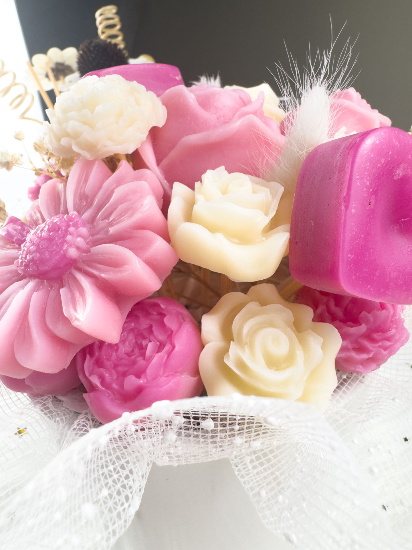 🌹 Rosy Romance Bucket